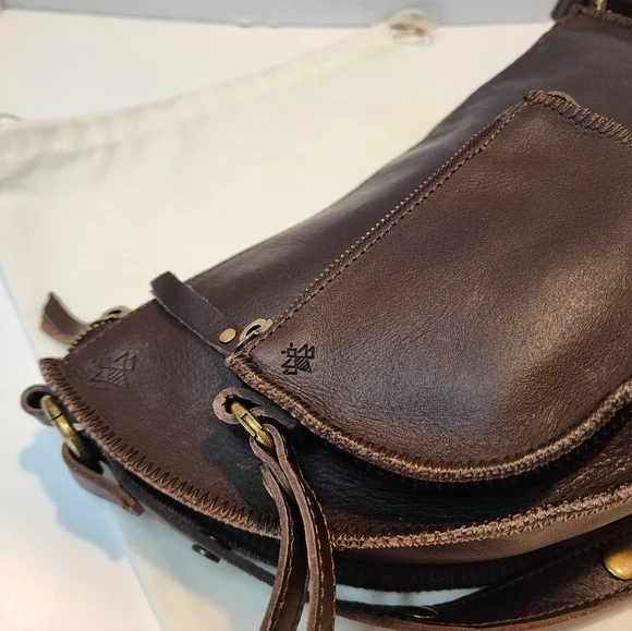 Lyons Leather Co. Espresso Queen Bee Brown Leather Crossbody And Baby Bee - Picture 11 of 12